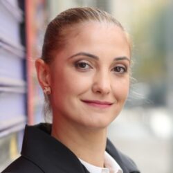 Fortune 500 Presentation Blueprint 5 I highly recommend Nausheen’s newsletter and guides. - Diana Elenkova - Founder, Parker Labs