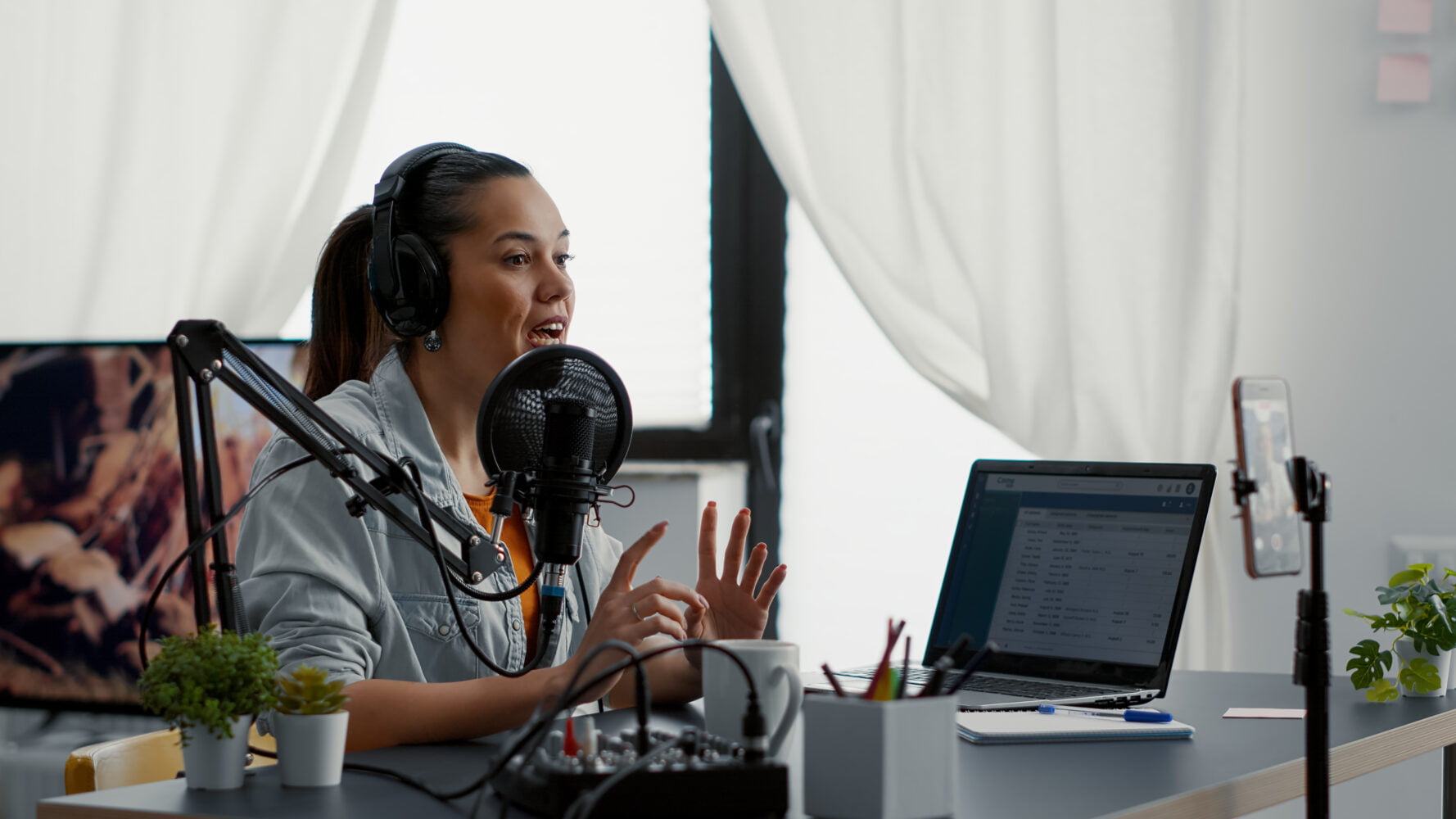 Stage, Podcast, and Presentation - Adapting Your Speaking Style across Different Platforms 1 Adapting Your Speaking Style1