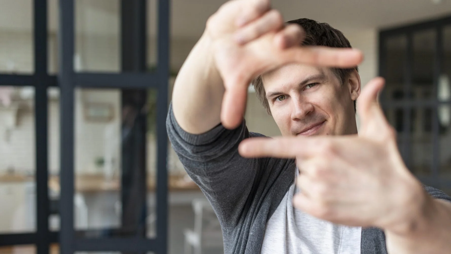 Speaking in Public: How to Use the Power of the Pause for Memorable Talks 8 front view man using sign language Speaking in Public: How to Use the Power of the Pause for Memorable Talks